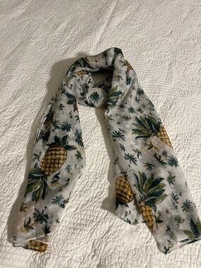 Pineapple Print White Linen-Blend scarf